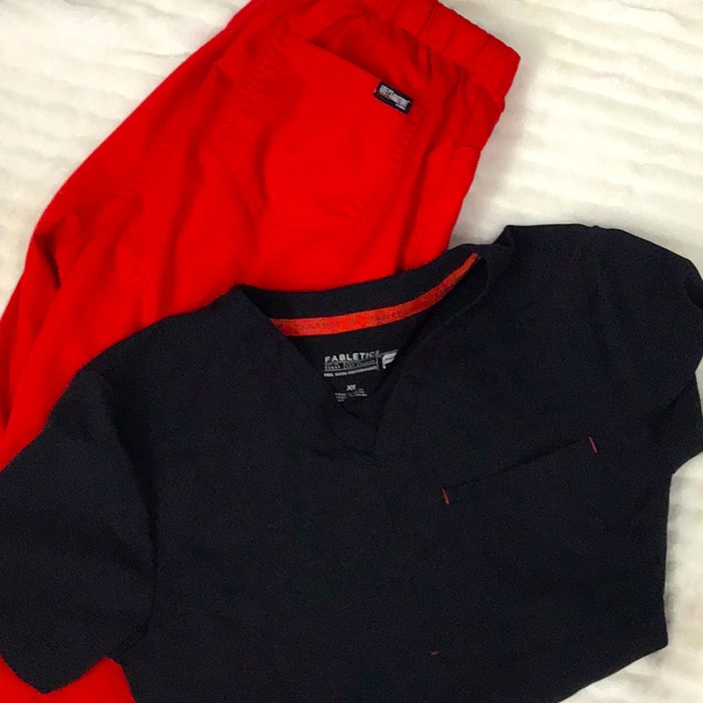 Scrub set